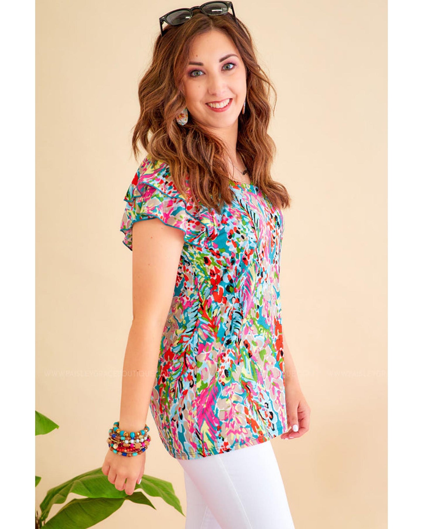 Azura Exchange Abstract Print Tiered Ruffled V Neck Blouse - M